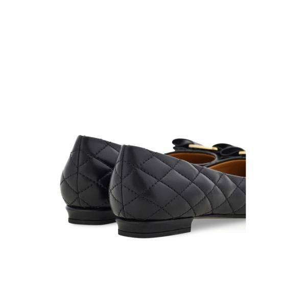  살바토레 페라가모 플랫 슈즈 페라가모 바리나 퀼팅 나파 가죽 발레 플랫 블랙 - SALVATORE FERRAGAMO