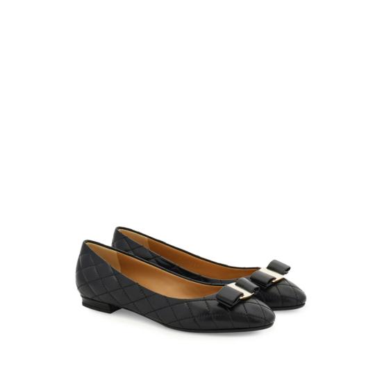  살바토레 페라가모 플랫 슈즈 페라가모 바리나 퀼팅 나파 가죽 발레 플랫 블랙 - SALVATORE FERRAGAMO