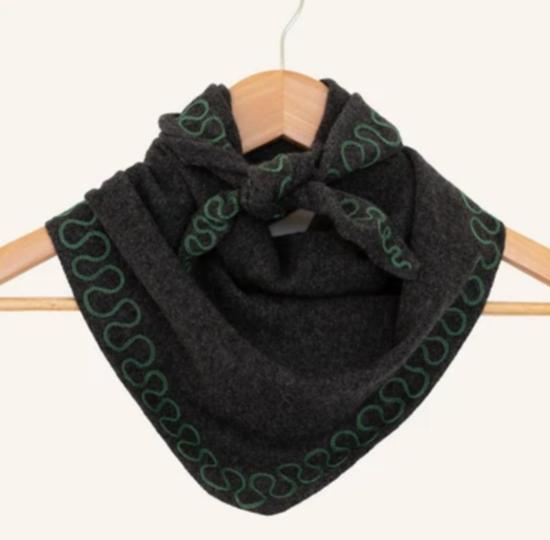  라스트 찬스 텍스타일스 머플러/스카프 라스트 찬스 텍스타일 스티치 캐시미어 트라이앵글 스카프 - LAST CHANCE TEXTILES