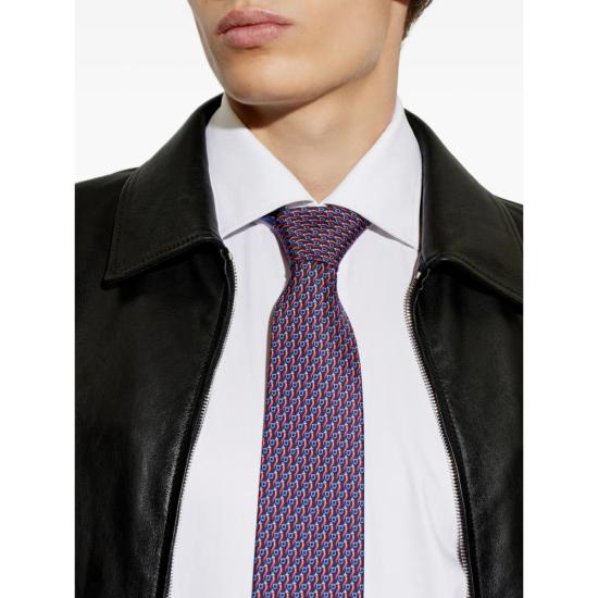  살바토레 페라가모 넥타이 페라가모 칠리 페퍼 프린트 간치니 실크 타이 블루/레드 - SALVATORE FERRAGAMO