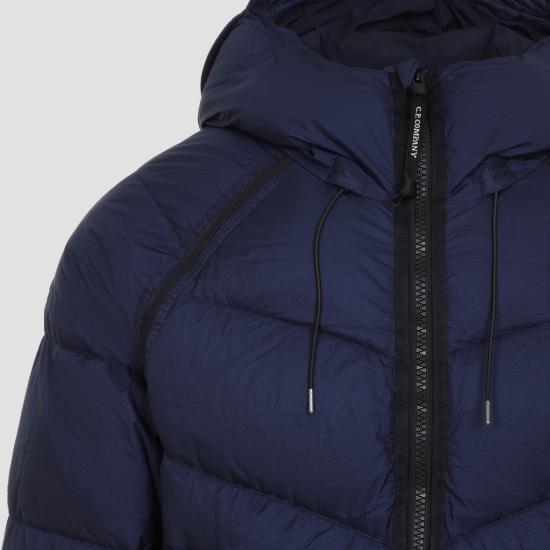 26FW 씨피 컴퍼니 숏패딩 21CMOW210A 110655G 880 PEACOAT - C.P. COMPANY