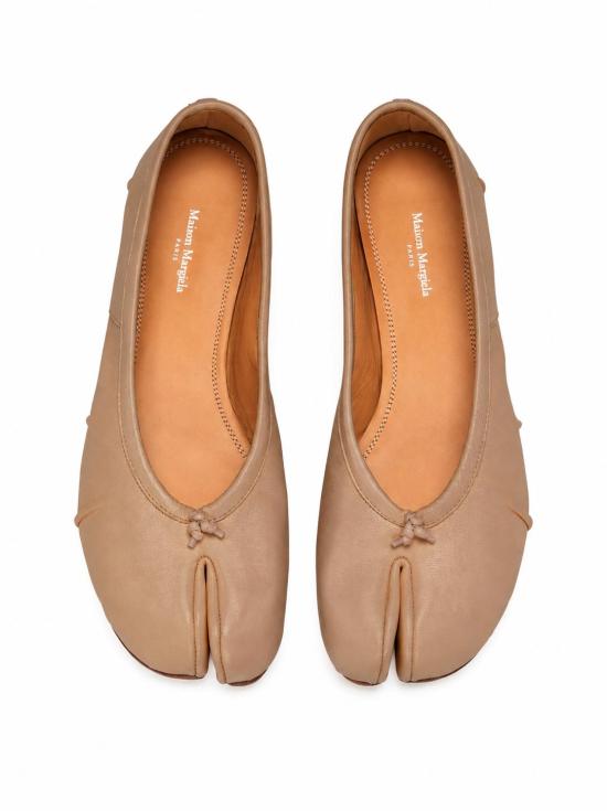 26FW 마르지엘라 타비 발레리나 스웨이드 플랫 슈즈 S58WZ0127P3753 T4091 NUDE - MAISON MARGIELA