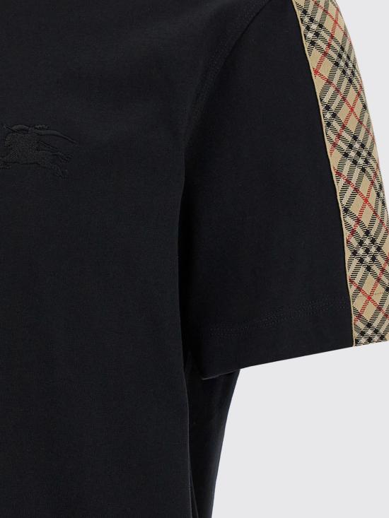 26FW 버버리 체크 트리밍 코튼 티셔츠 8106248 Black - BURBERRY
