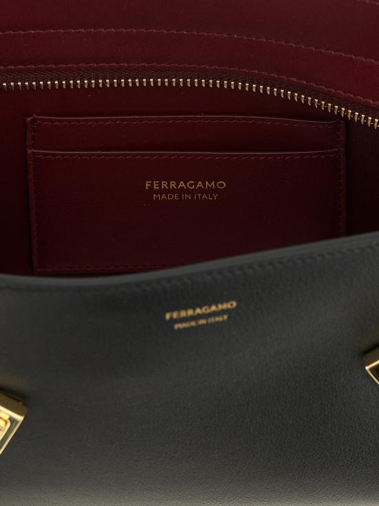 26FW 살바토레 페라가모 숄더백 Hug East-West  블랙 - SALVATORE FERRAGAMO
