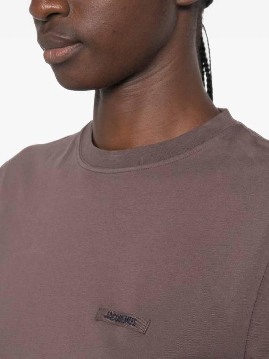 26FW 자크뮈스 그로그랭 로고 솟슬리브 티셔츠 TSW00550AJ00029850 BROWN - JACQUEMUS
