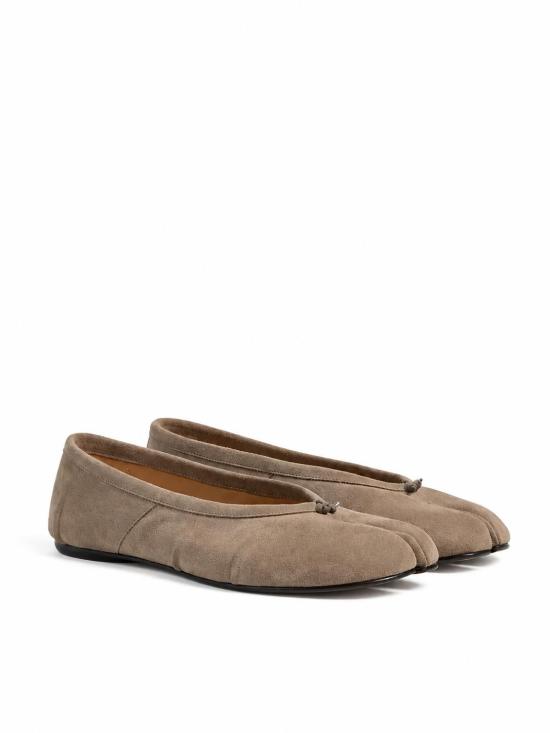 26FW 마르지엘라 타비 발레리나 스웨이드 플랫 슈즈 S58WZ0127P7854 T2146 TAUPE - MAISON MARGIELA