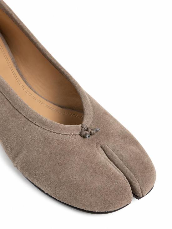 26FW 마르지엘라 타비 발레리나 스웨이드 플랫 슈즈 S58WZ0127P7854 T2146 TAUPE - MAISON MARGIELA
