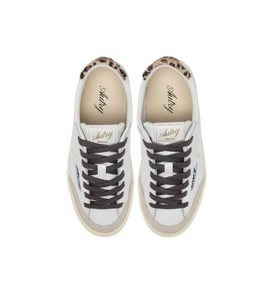 26FW 오트리 WINDSCAPE 로우 스니커즈 스웨이드 SCLWJU04 WHT LEOPRINT - AUTRY