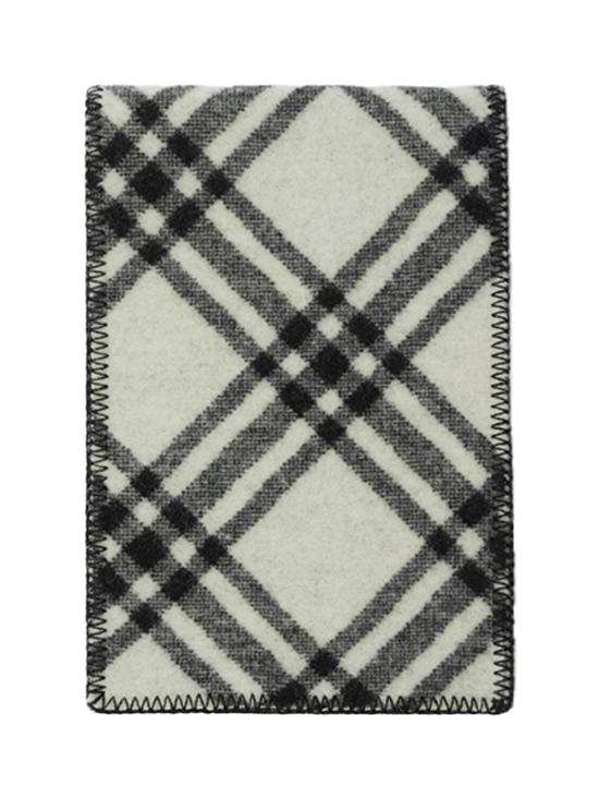  버버리 머플러/스카프 01a03d6a dfa8 7e03 9b8a c8fc3442a6a6 BLACK - BURBERRY