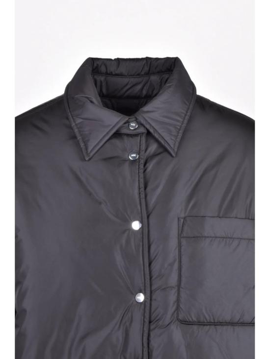 25FW 애드 자켓 다운 충전재가 들어간 블랙 나일론 소재의 스냅 버튼 여밈 숏 코트 - ADD