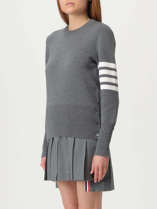 26FW 톰브라운 울 밀라노 스티치 클래식 4바 풀오버 니트 FKA239A 00014 035 GREY DOM - THOM BROWNE