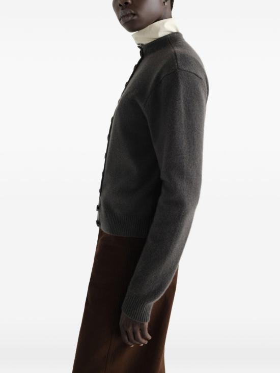 26FW 르메르 리버시블 단추 스웨터 PO0041 LK1062502 DARK GREY - LEMAIRE