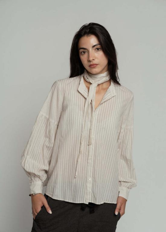  파드칼레 블라우스 Pas De Calais 도비 스트라이프 보우 타이  아이보리