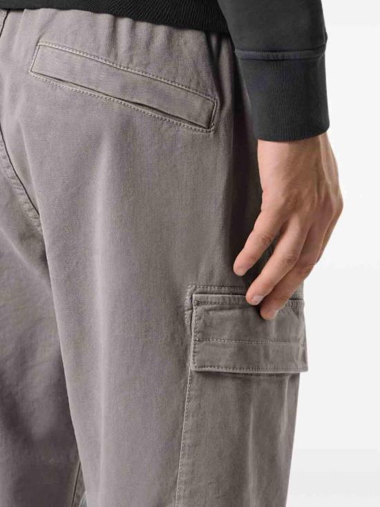 26FW 스톤 아일랜드 와펜 패치 테이퍼드 팬츠 L2S153100033S00L1V0160 GREY - STONE ISLAND