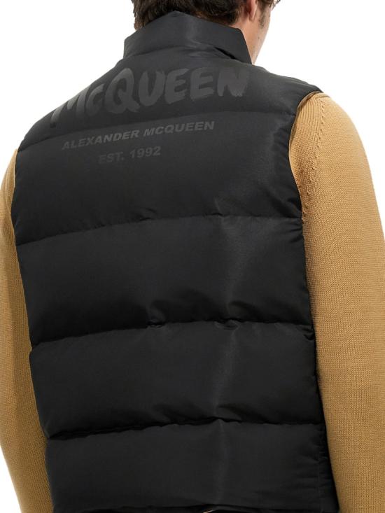  알렉산더 맥퀸 패딩 조끼 그래피티 로고 프린트 다운  블랙 - ALEXANDER MCQUEEN