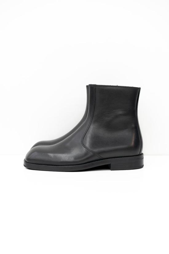 26FW 르메르 지퍼 앵클 샤이니 레더 부츠 FO0236 LL0106 999 BLACK DOM