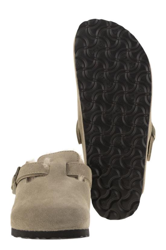 26FW 버켄스탁 보스턴 시어링 스웨이드 레더 뮬 1028299 TAUPE NUDE NEUTRALS - BIRKENSTOCK
