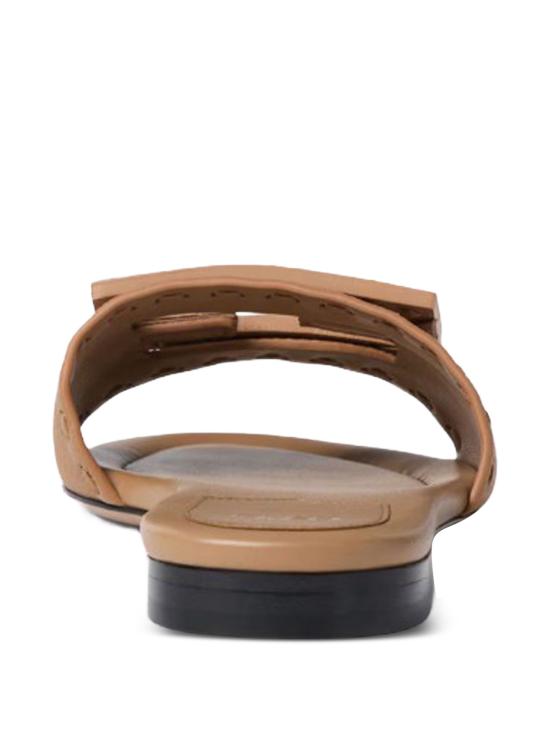  펜디 바게트 시에나 레더 슬라이드 8R8136 AQY2F1WYD BEIGE - FENDI