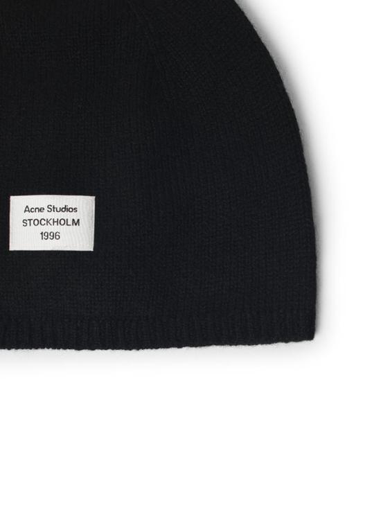 26FW 아크네 스튜디오 로고 패치 캐시미어 비니 로고 패치 캐시미어 비니 C40480900 Black - ACNE STUDIOS