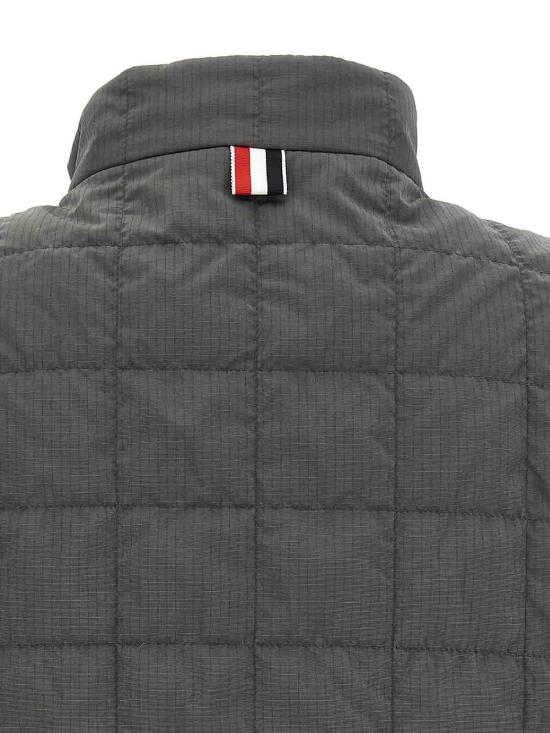 26FW 톰브라운 베스트 MVD038XF1095025 DOM - THOM BROWNE