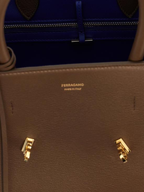26SS 살바토레 페라가모 토트백 허그(S) 핸드백 브라운 - SALVATORE FERRAGAMO