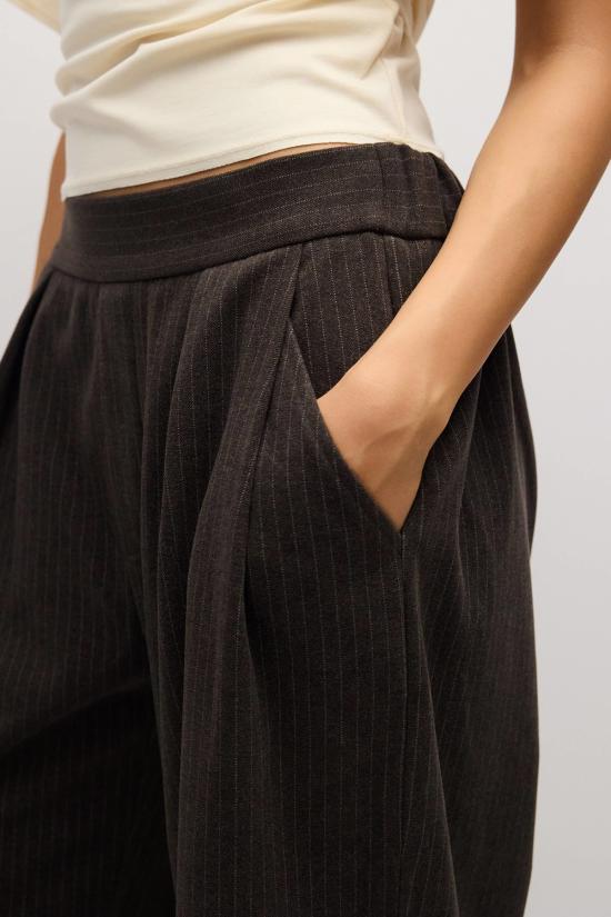  모드 레프 스트레이트 팬츠 Mod Ref 핀스트라이프 플리츠 소피아 팬츠 - MOD REF