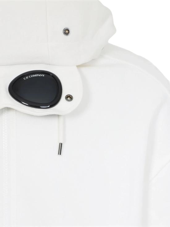 26FW 씨피 컴퍼니 다이애그널 레이즈드 플리스 고글 스웨트셔츠 RCCMSS715A 005086W103 WHITE - C.P. COMPANY