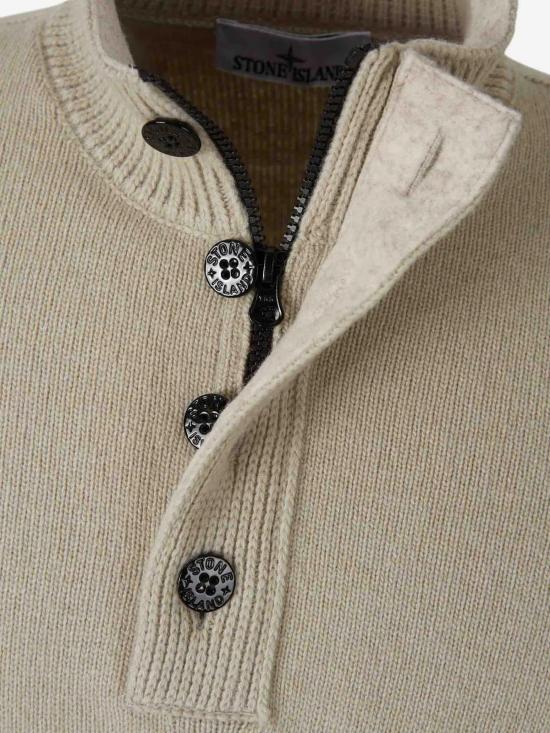 26FW 스톤 아일랜드 로고 패치 하이넥 버튼 울 스웨터 L2S15 5100040 S00A3 V0095 SAND DOM - STONE ISLAND