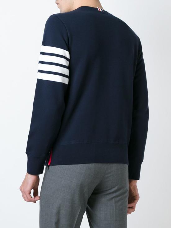  톰브라운 로고 패치 엔지니어드 4바 스웨트셔츠 MJT021H00535461 AI26 NAVY - THOM BROWNE