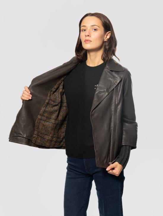 26FW 더 재키 레더스 자켓 펠레 콘 지퍼 라테랄레 마로네를 입은 지아카 - THE JACKIE LEATHERS