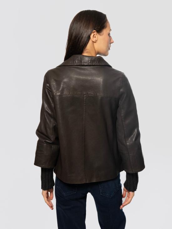26FW 더 재키 레더스 자켓 펠레 콘 지퍼 라테랄레 마로네를 입은 지아카 - THE JACKIE LEATHERS