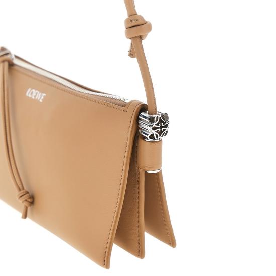 26FW 로에베 나파 카프스킨 조야 파우치 C630R10X03 Beige - LOEWE