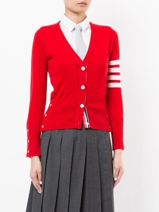 26FW 톰브라운 클래식 캐시미어 4바 브이넥 가디건 FKC001A00011 600 RED - THOM BROWNE