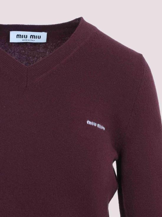 26FW 미우미우 인타르시아 로고 브이넥 울 가디건 MML08KSOOO6600F0399 BURGUNDY - MIU MIU