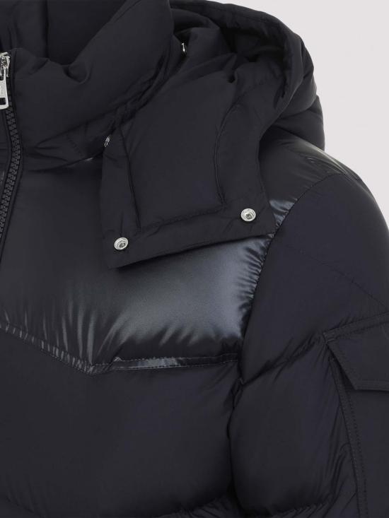 26FW 몽클레어 라벨리스 후드 지그재그 퀼팅 쇼트 다운 재킷 L20911A00218597YW778 DARK BLUE - MONCLER