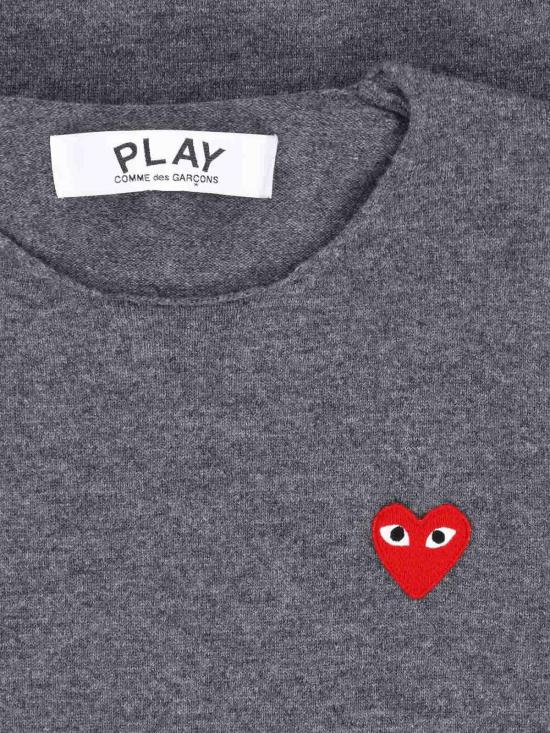 26SS 꼼데가르송 플레이 레드 하트 크루넥 스웨터 AXN0680513 GREY - COMME DES GARCONS