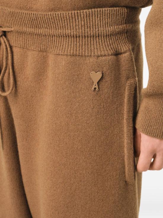 26FW 아미 트레이닝/조거 팬츠 UTR929 KN0192280 CAMEL - AMI