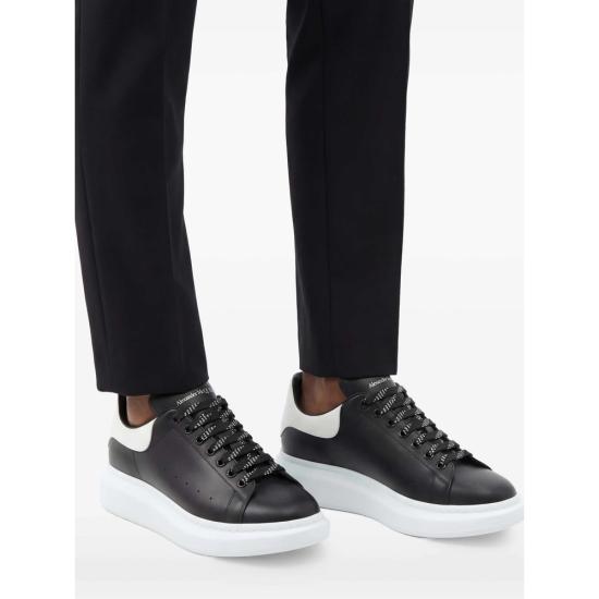 26SS 알렉산더 맥퀸 오버사이즈 드 스니커즈 553680 WIAIG 1070 BLACK WHITE - ALEXANDER MCQUEEN