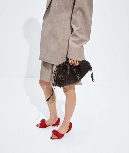 26FW 보테가베네타 더스트백 노트 844626V3IV02190 FONDANT M BRASS - BOTTEGA VENETA