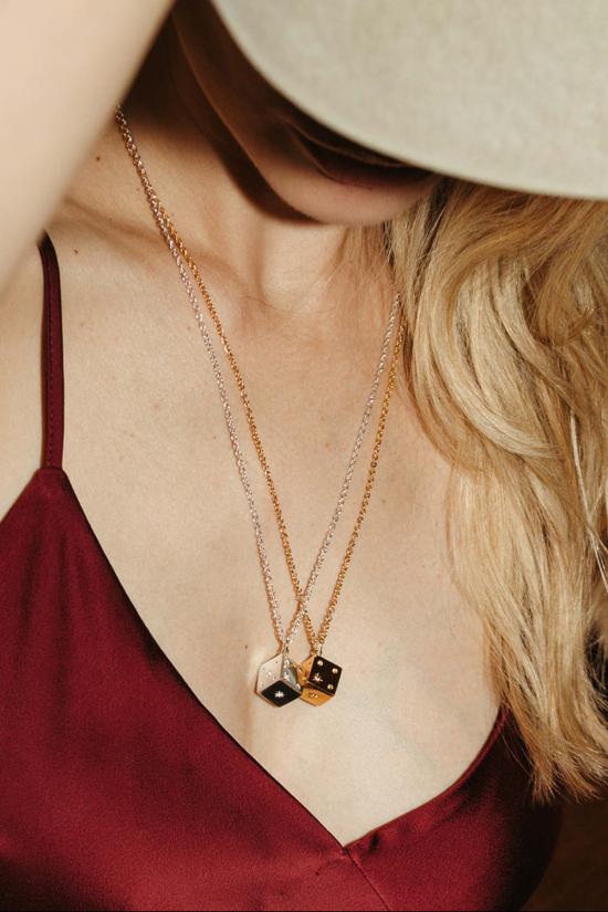  시에라 윈터 주얼리 목걸이/팬던트 온 어 롤 네크리스 - SIERRA WINTER JEWELRY