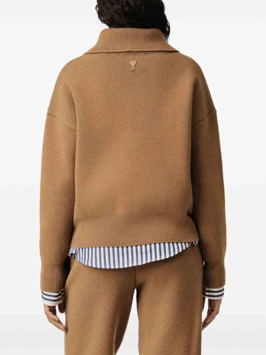 26FW 아미 브라운 하이 버튼 칼라 울 스웨터 UKS885DKN0192280 CAMEL - AMI