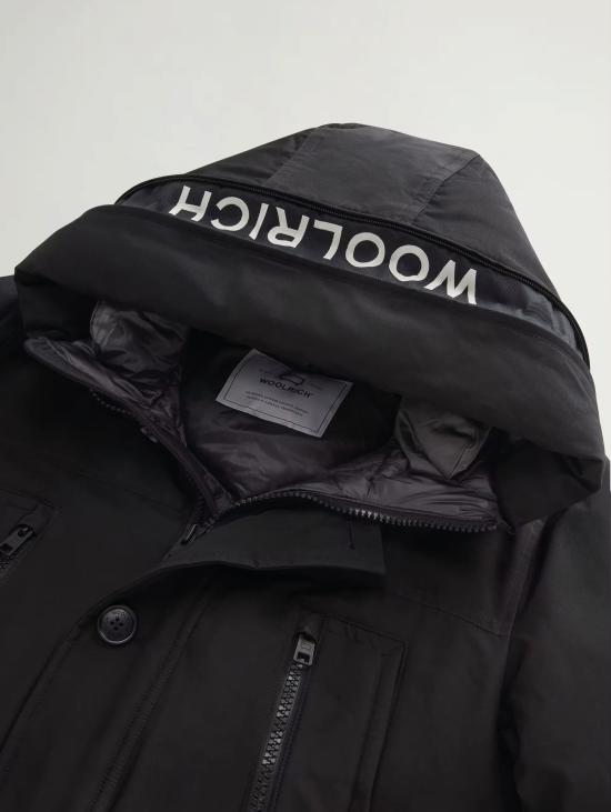 26FW 울리치 패딩 라마르 원단으로 제작된 아크틱 파카, 에볼루션 네로 색상 - WOOLRICH