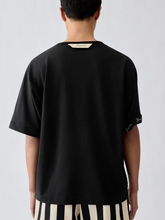 26FW 자크뮈스 반팔 티셔츠 26ETSM00578AJ00 990 BLACK - JACQUEMUS