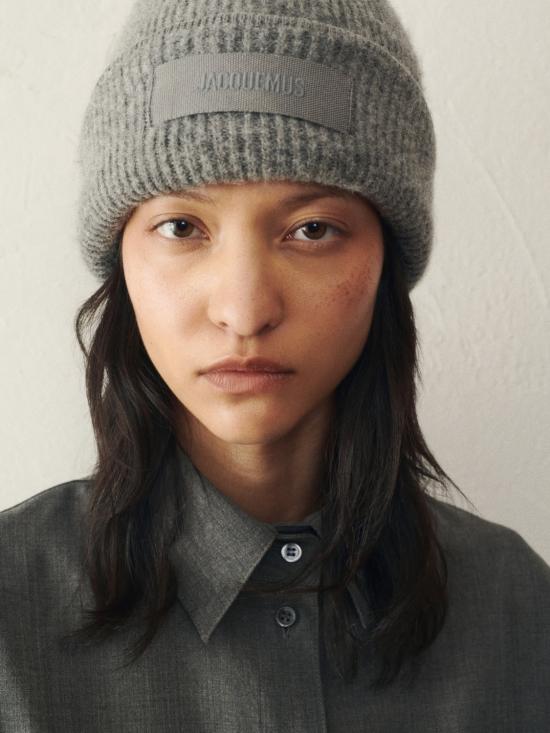 26FW 자크뮈스 비니 24HACU00666AK00 970 DARKGREY - JACQUEMUS