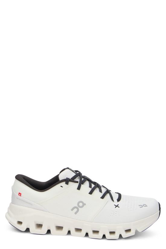 26FW 온 러닝 스니커즈 3MG30080462WHITEBLACK