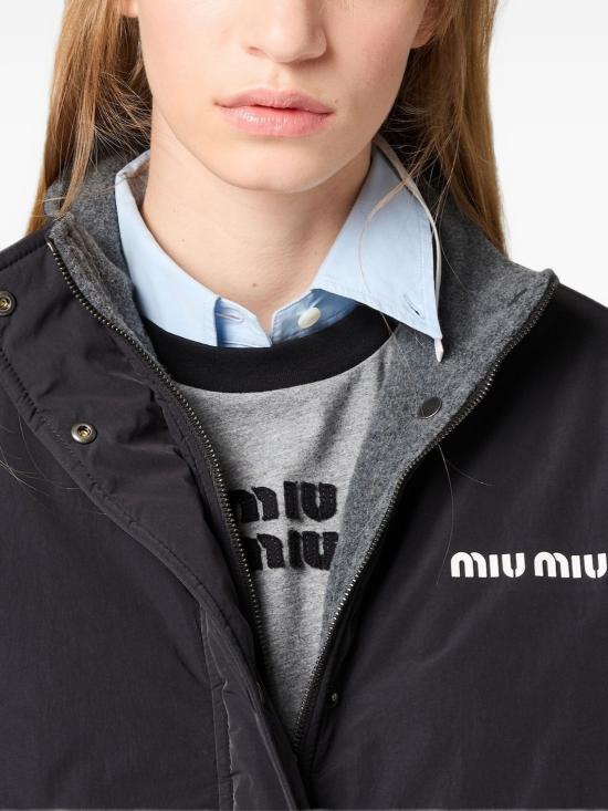26FW 미우미우 로고 버튼 플리스 자켓 ML1541OOO6291 F0002 BLACK - MIU MIU