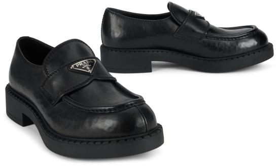 26FW 프라다 초콜릿 브러시드 가죽 삼각 로고 로퍼 2DE127FG0003ZPQF0002 black - PRADA