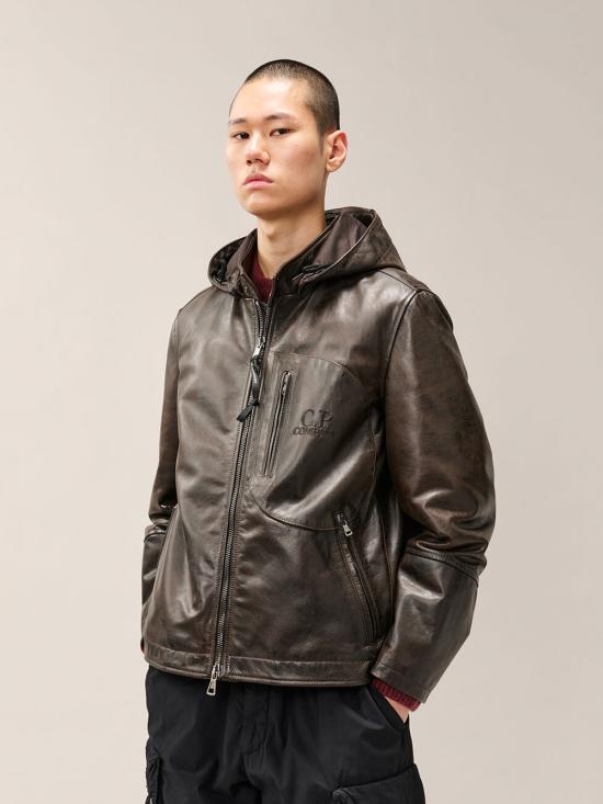 26FW 씨피 컴퍼니 레더 고글 자켓 21CMOW305A110457L 380 DARK CHOCOLATE - C.P. COMPANY